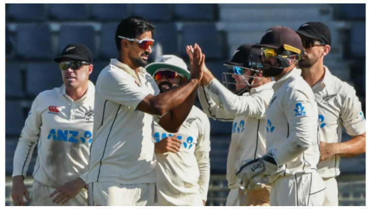 ৪৪ রানে পিছিয়ে দিন শেষ করলো নিউ জিল্যান্ড