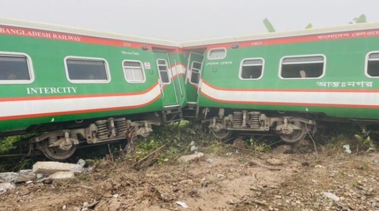 গাজীপুরে ট্রেনের ইঞ্জিনসহ ৪বগি লাইনচ্যুত, নিহত ১