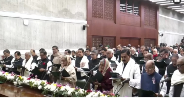 শপথ নিলেন নির্বাচিত সংসদ সদস্যরা