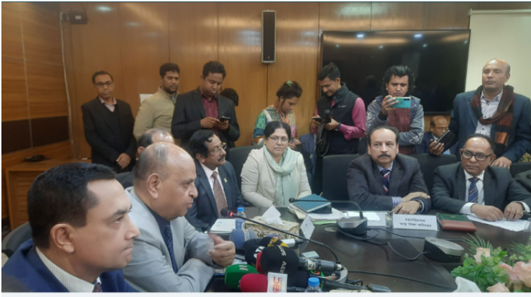 অনেকেই আমাকে ফিরিয়ে দিয়েছে, ফাইল ছুড়ে মেরেছে