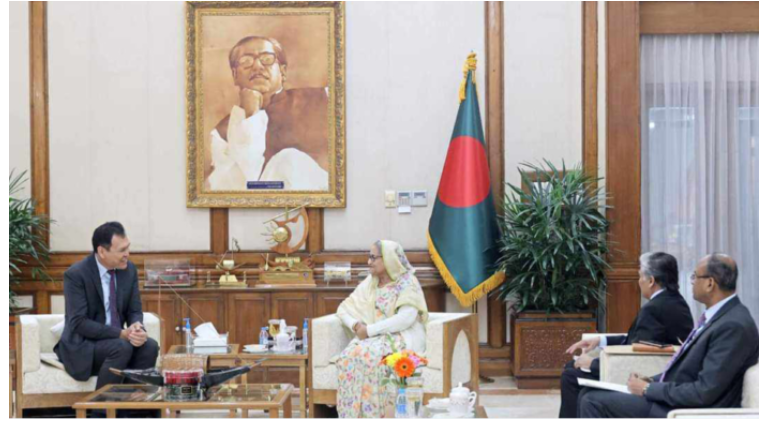 প্রধানমন্ত্রীর সঙ্গে এডিবির কান্ট্রি ডিরেক্টরের সৌজন্য সাক্ষাৎ