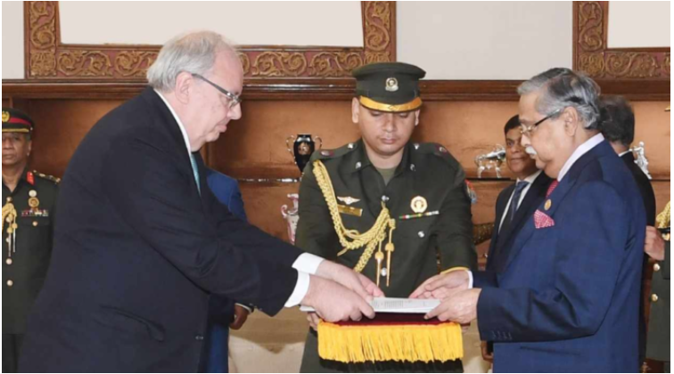 রাষ্ট্রপতির কাছে সাত দেশের অনাবাসিক রাষ্ট্রদূতের পরিচয়পত্র পেশ