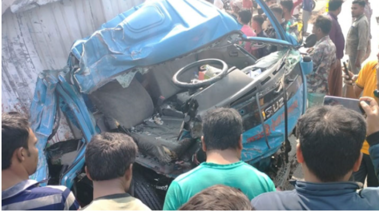 চকরিয়ায় বাস-কাভার্ডভ্যান সংঘর্ষে নিহত ৪