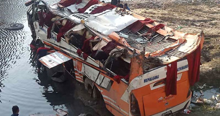 মালিতে সেতু থেকে বাস পড়ে নিহত ৩১