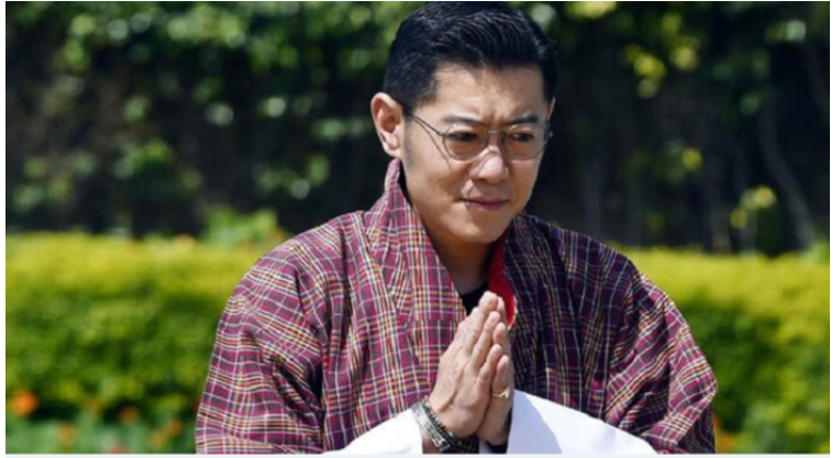 বঙ্গবন্ধুর প্রতিকৃতিতে ভুটানের রাজার শ্রদ্ধা