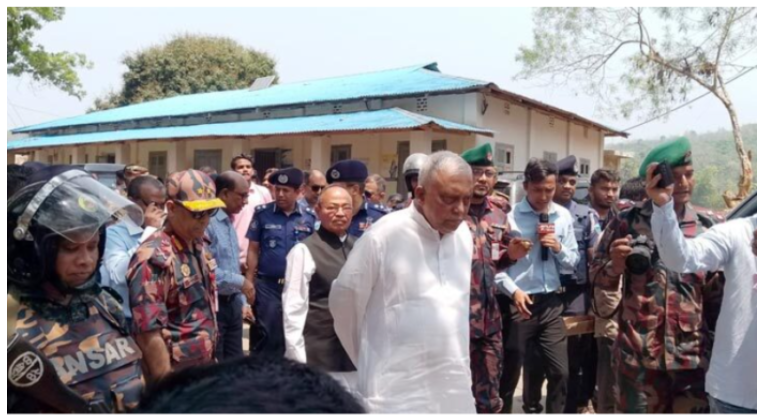 সন্ত্রাসীদের বিরুদ্ধে সাঁড়াশি অভিযানের ঘোষণা স্বরাষ্ট্রমন্ত্রীর