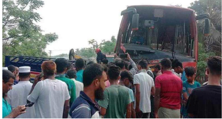 ফরিদপুরে সাতসকালে সড়কে ঝরলো ১২ প্রাণ