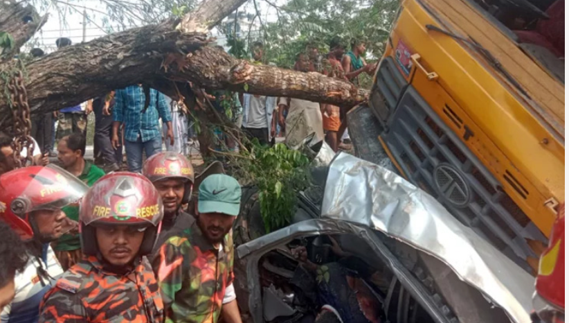ঝালকাঠিতে ট্রাক দুর্ঘটনায় নিহত বেড়ে ১৪