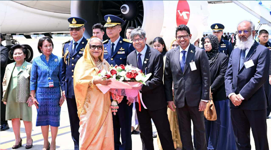 ব্যাংকক পৌঁছেছেন প্রধানমন্ত্রী