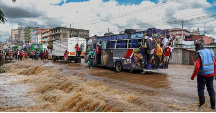 কেনিয়ায় বাঁধ ভেঙে ৪২ জনের প্রাণহানি