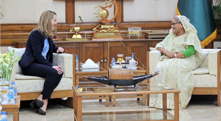 প্রধানমন্ত্রীর সঙ্গে আইওএম মহাপরিচালকের সৌজন্য সাক্ষাৎ