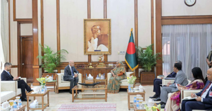 প্রধানমন্ত্রীর সঙ্গে ইতালির রাষ্ট্রদূতের সাক্ষাৎ