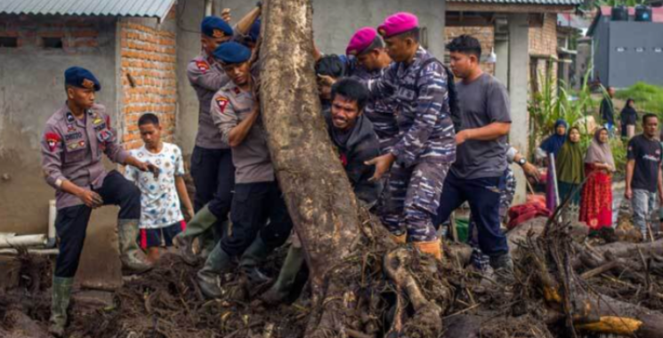 ইন্দোনেশিয়ায় বন্যায় ৫৮ জনের প্রাণহানি