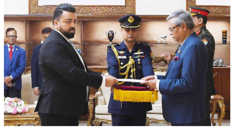 রাষ্ট্রপতির কাছে তিন অনাবাসিক রাষ্ট্রদূতের পরিচয়পত্র পেশ