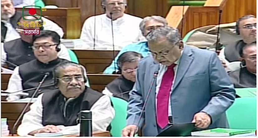 সংসদে বাজেট উপস্থাপন করছেন অর্থমন্ত্রী