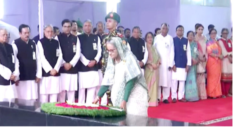 বঙ্গবন্ধুর প্রতিকৃতিতে প্রধানমন্ত্রীর শ্রদ্ধা