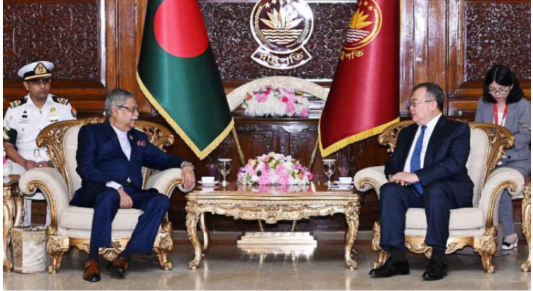 রাষ্ট্রপতির সঙ্গে সফররত চীনের কমিউনিস্ট পার্টির মন্ত্রীর সাক্ষাৎ