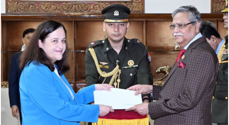 রাষ্ট্রপতির কাছে তিন দেশের অনাবাসিক রাষ্ট্রদূতদের পরিচয়পত্র পেশ