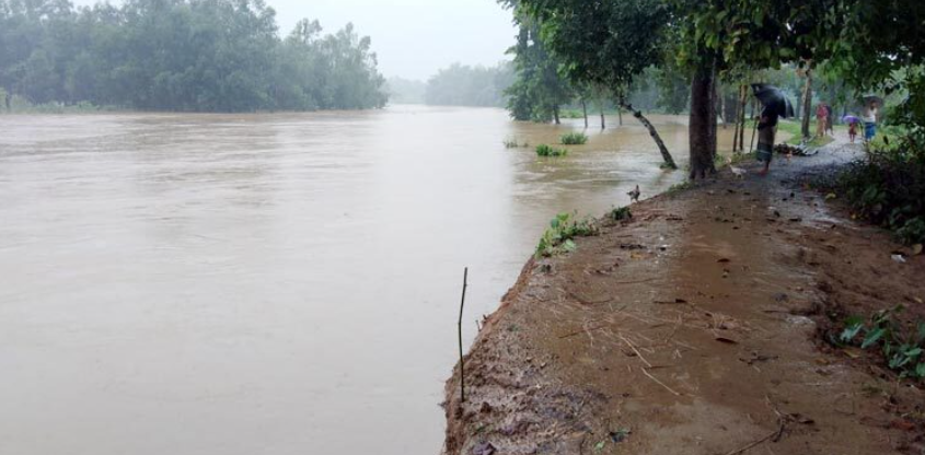টানা বৃষ্টি ও পাহাড়ি ঢলে নদ-নদীর পানি বাড়ছে