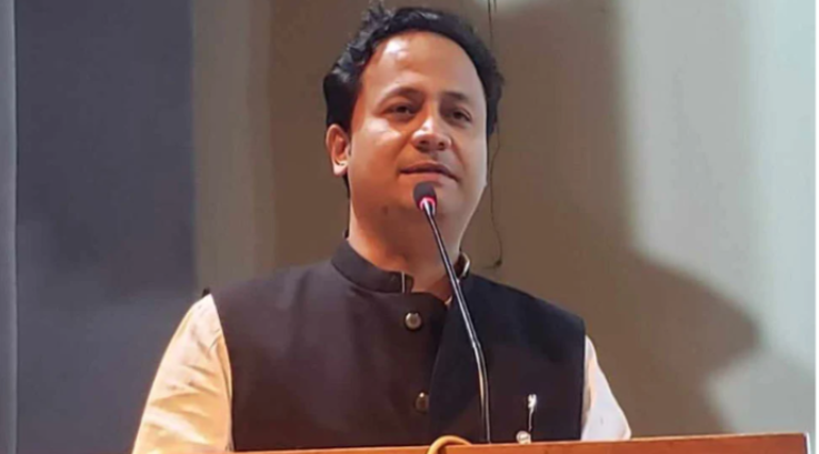 যে কারণে ইংলিশ মিডিয়াম ও অভিজাত স্কুলের ওপর ক্ষোভ ঝাড়লেন শিক্ষামন্ত্রী