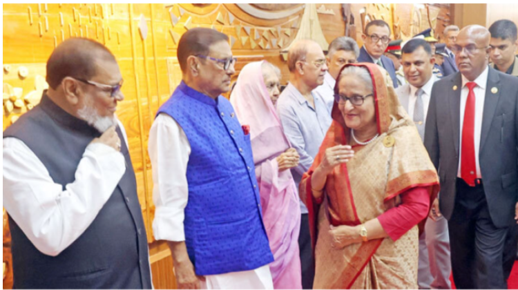 চীনের পথে প্রধানমন্ত্রী