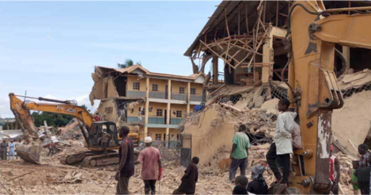 নাইজেরিয়ায় ধসে পড়েছে স্কুল, নিহত ২১