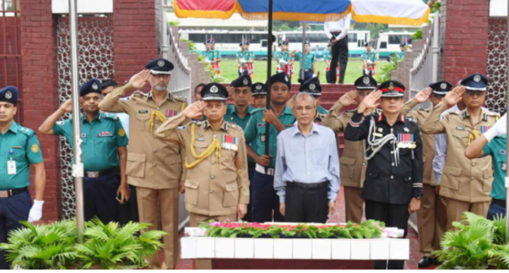 পুলিশ স্মৃতিসৌধে স্বরাষ্ট্র উপদেষ্টা-আইজিপির শ্রদ্ধা
