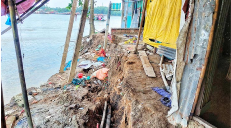 সুনামগঞ্জে নদী ভাঙনে দিশেহারা স্থানীয়রা