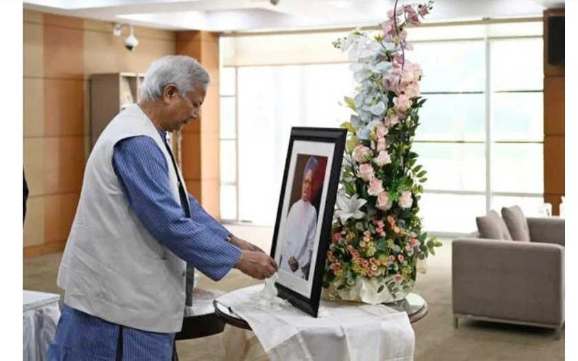 ভারতীয় হাইকমিশনে মনমোহন সিংয়ের প্রতি প্রধান উপদেষ্টার শ্রদ্ধা