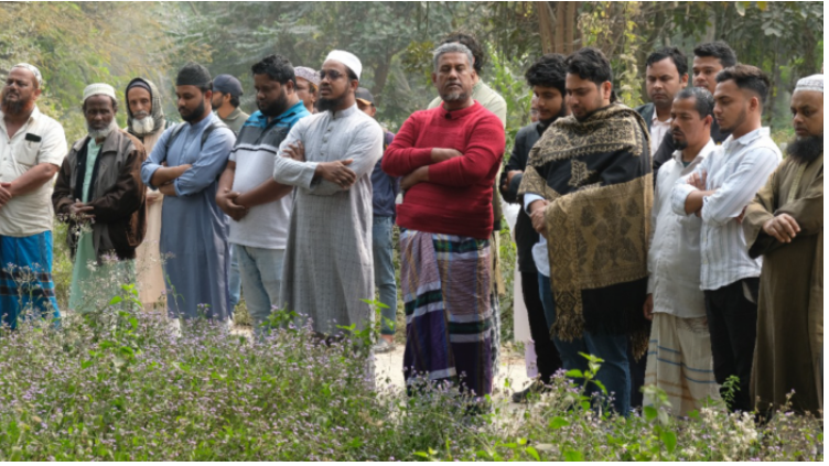 রায়েরবাজার কবরস্থানে অজ্ঞাত দাফনকৃতদের শনাক্তের কাজ চলছে