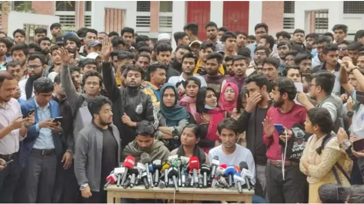 বিকেল ৪টার মধ্যে ৬ দাবি মানার আল্টিমেটাম দিয়েছে সাত কলেজের শিক্ষার্থীরা