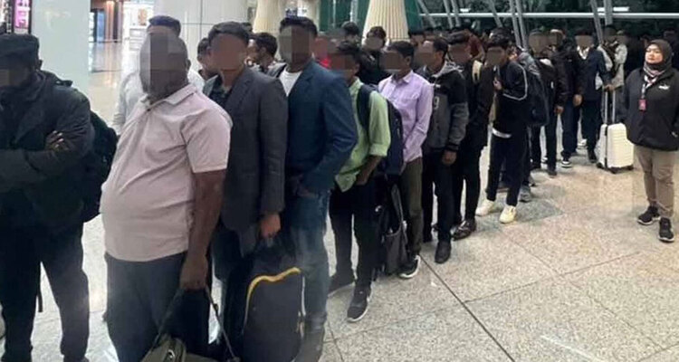 মালয়েশিয়ার বিমানবন্দর থেকে ফেরত পাঠানো হলো ৪৫ বাংলাদেশিকে