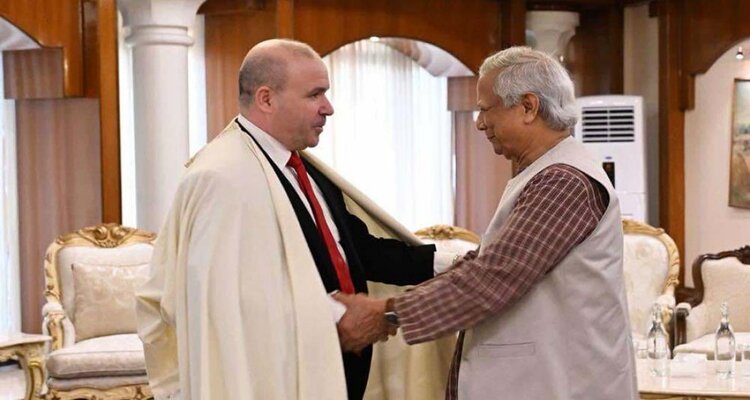 আলজেরিয়া সফরের আমন্ত্রণ পেলেন প্রধান উপদেষ্টা