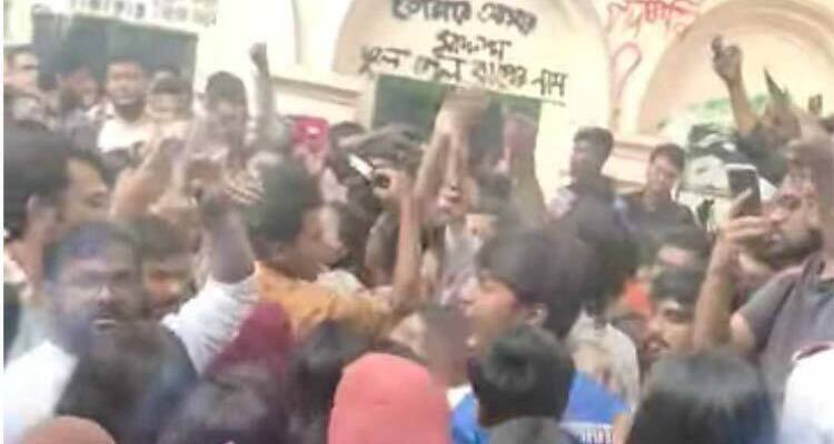 নতুন ছাত্র সংগঠন ঘোষণার আগেই হাতাহাতি