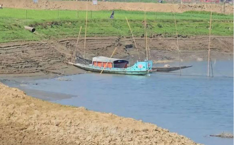 হাওরাঞ্চলে বিলম্বে বাঁধ নির্মাণে শঙ্কায় কৃষকেরা