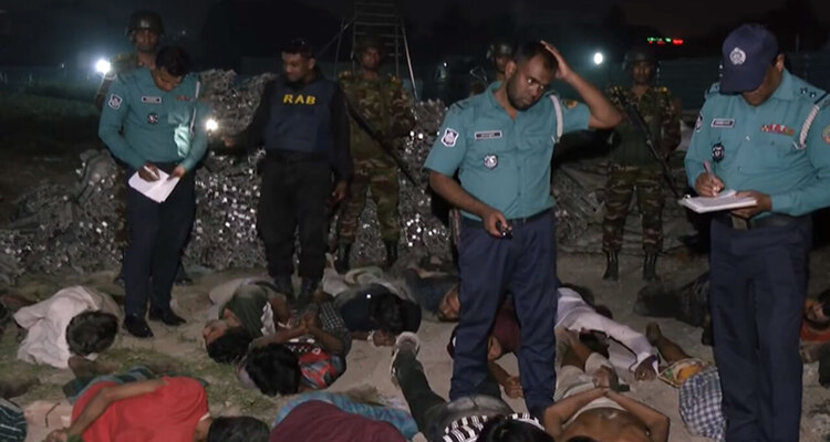 টঙ্গীতে যৌথ বাহিনীর অভিযানে আটক ৬০, মাদকসহ দেশীয় অস্ত্র জব্দ