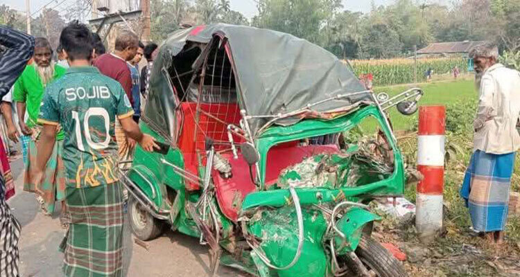 ময়মনসিংহে ট্রাক-সিএনজিচালিত অটোরিকশার মুখোমুখি সংঘর্ষে নিহত ৩