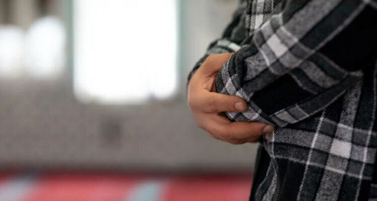 ভারতে প্রকাশ্যে নামাজ পড়ায় বিশ্ববিদ্যালয়ের শিক্ষার্থী গ্রেফতার