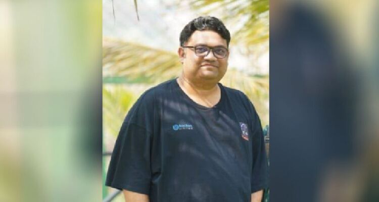 অকারণে দীর্ঘক্ষণ বাস থামিয়ে রাখার প্রতিবাদ করায় ঢাবি শিক্ষককে মারধর