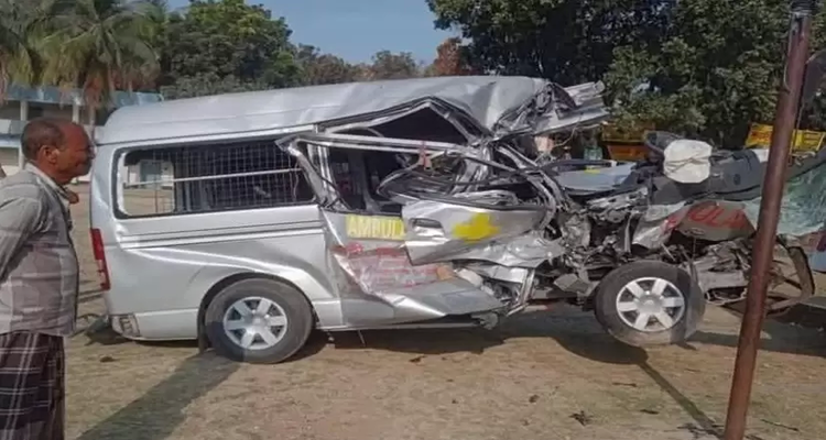 রাজশাহীতে অ্যাম্বুলেন্স-ট্রাকের সংঘর্ষে নিহত ৩