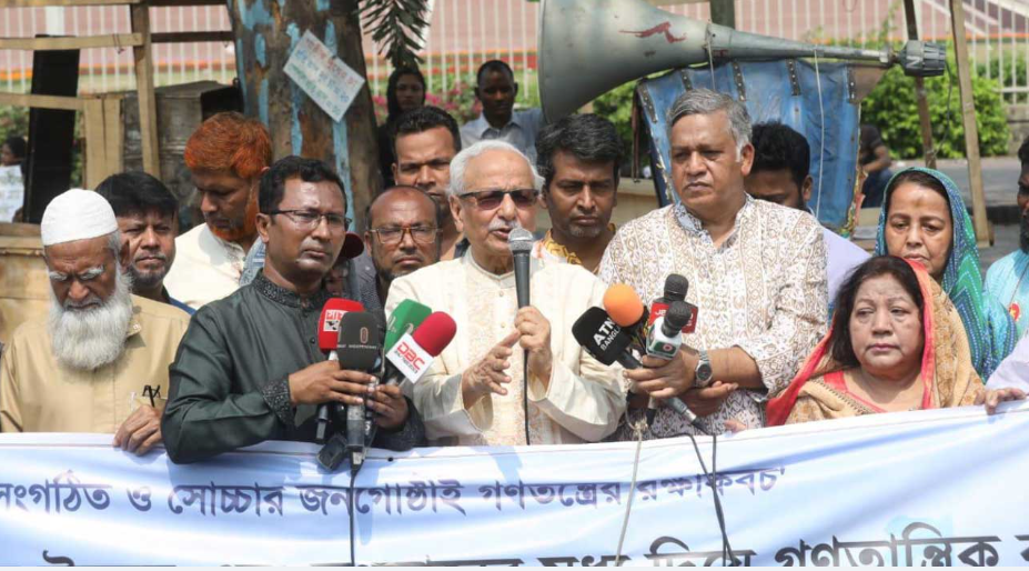 অবিলম্বে আইন-শৃঙ্খলা পরিস্থিতি নিয়ন্ত্রণে আনাসহ ২৬ দাবি সুজনের