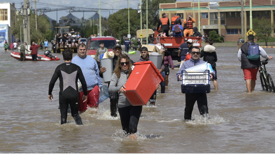 প্রচণ্ড ঝড়ের পর ভয়াবহ বন্যায় প্লাবিত আর্জেন্টিনার শহর, নিহত ১৩
