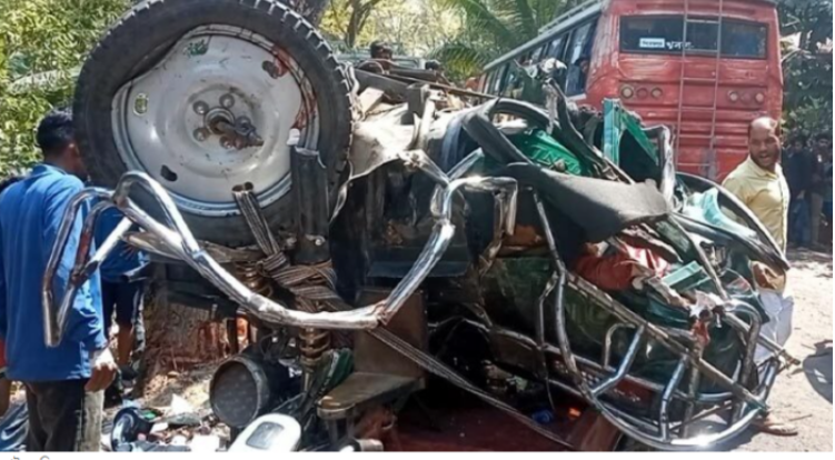 ব্যাটারিচালিত রিকশাকে বাসের চাপা: চট্টগ্রামে ভাই-বোনসহ তিনজন নিহত