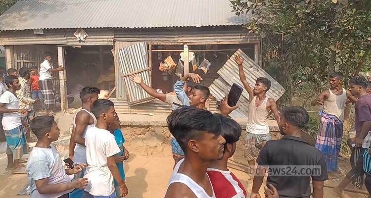 বেড়াতে নিয়ে গিয়ে শিশুকে ‘রাতভর ধর্ষণ’, অগ্নিসংযোগ-ভাংচুর