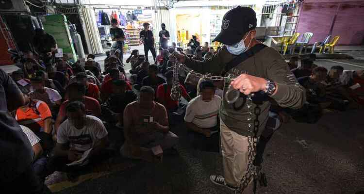 মালয়েশিয়ায় এক দিনে বাংলাদেশিসহ আটক ৫০৬ বিদেশি