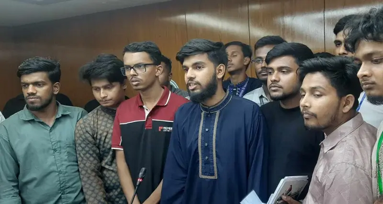 ‘বৈঠকে আমরা সন্তুষ্ট নই, কঠোর আন্দোলনের ডাক আসবে’