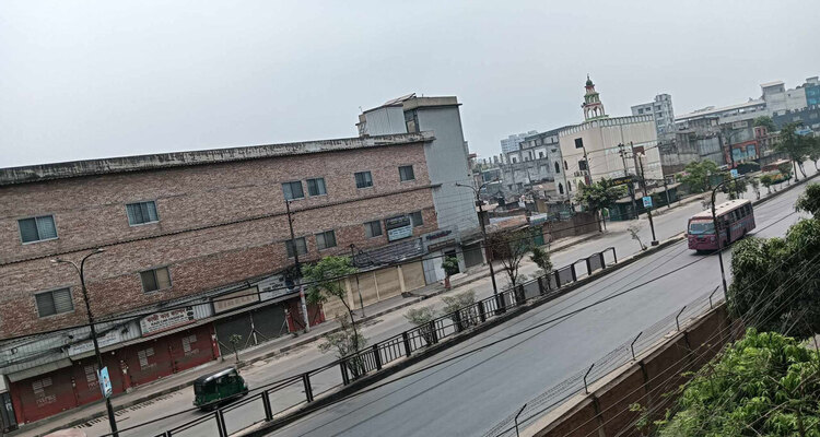 ঈদের ছুটিতে জনশূন্য ঢাকার রাজপথ