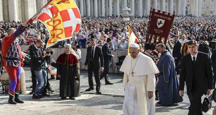 ভ্যাটিকানের বাইরে সমাহিত হবেন পোপ ফ্রান্সিস, ৯ দিনের শোক
