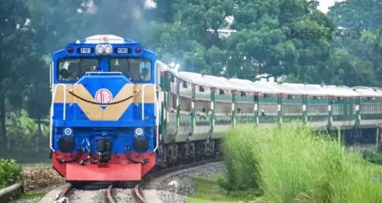 উত্তরায় সেলফি তুলতে গিয়ে ট্রেনের ধাক্কায় তরুণ-তরুণী নিহত