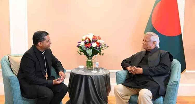 প্রধান উপদেষ্টার সঙ্গে সাক্ষাৎ করলেন কার্ডিনাল প্রিফেক্ট কুভাকাড